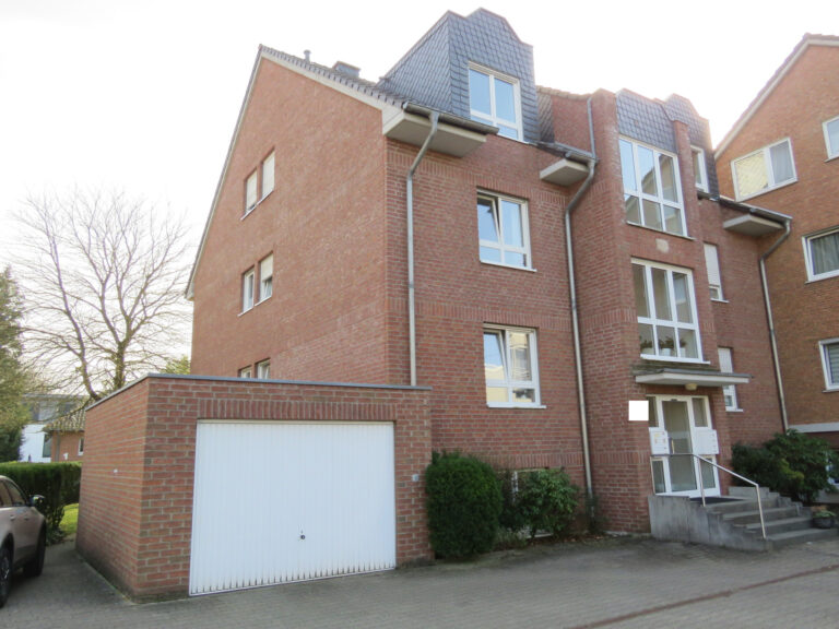 Sankt Augustin-Schmerbroich: Stilvolle Dachgeschoss-Wohnung – für großzügiges Wohnen